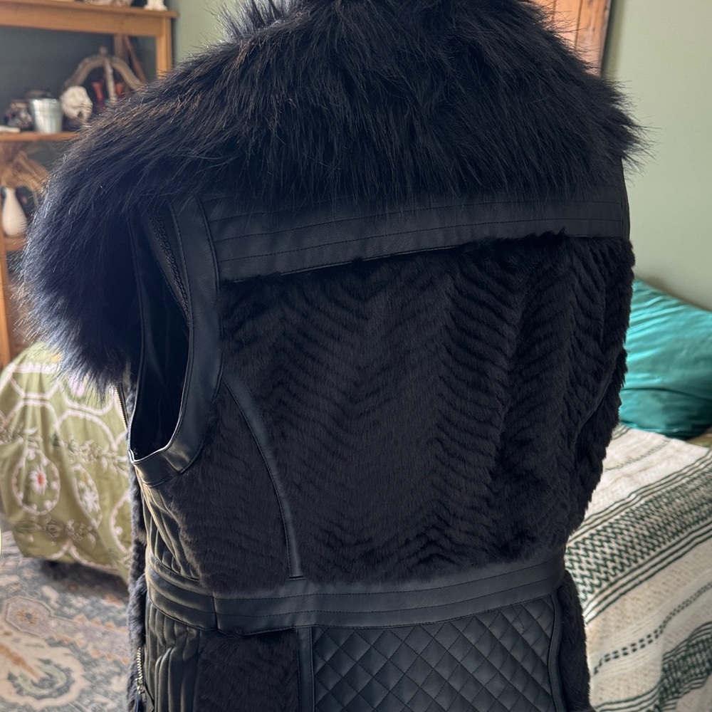Guess Black Fur-Trimmed Women's Vest. - Picture 7 of 10